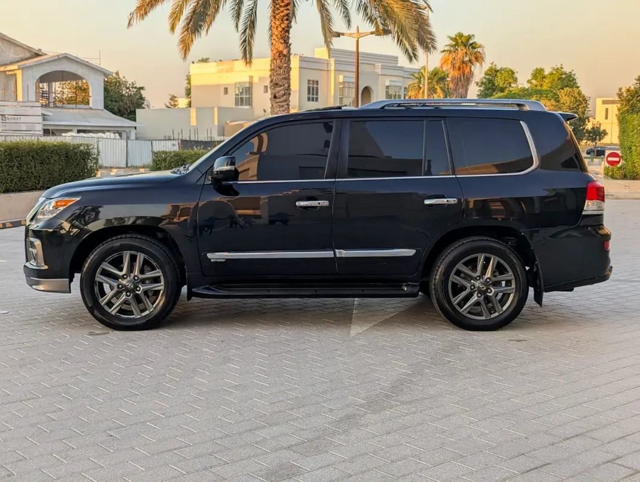 Lexus LX570 LX 570 Sport | GCC Specs | Pristine Condition