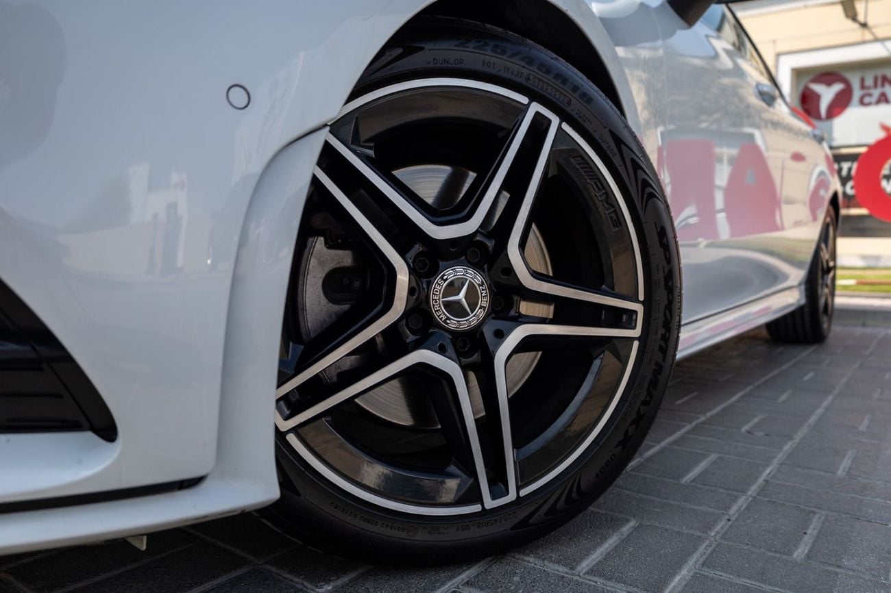 Mercedes Benz CLA250 Premium 2.0L 2022 Mercedes-Benz CLA 250 GCC Specs | Agency Warranty | Service Contract