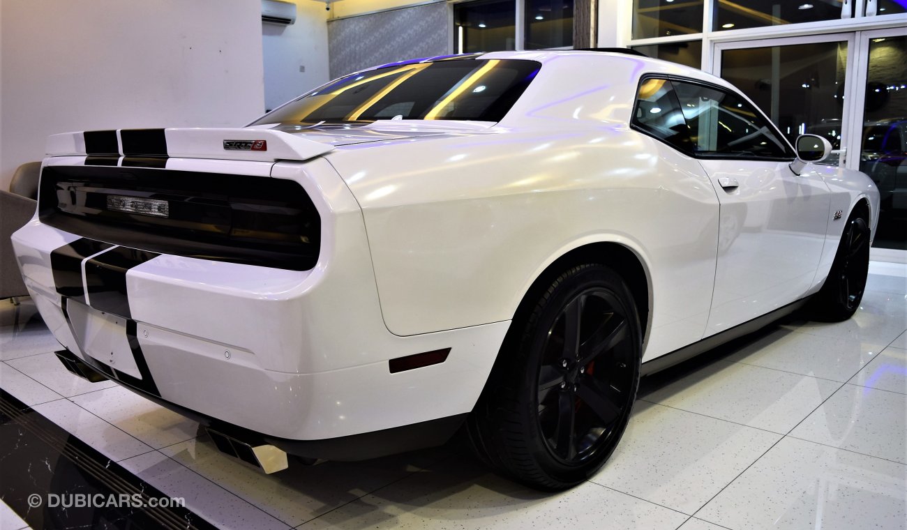 Dodge Challenger SRT8