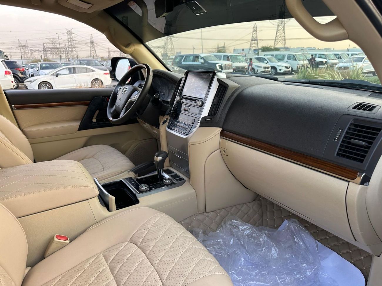 تويوتا لاند كروزر Toyota landcruise 2017Model Engine petrol 4.0 GXR colour black Transmission Automatic Interior.Begie