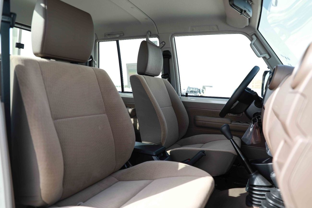 Toyota Land Cruiser Pick Up 2024 Toyota LC79 4X4 Double Cab 4.5 V8 - White inside Beige | Export Only