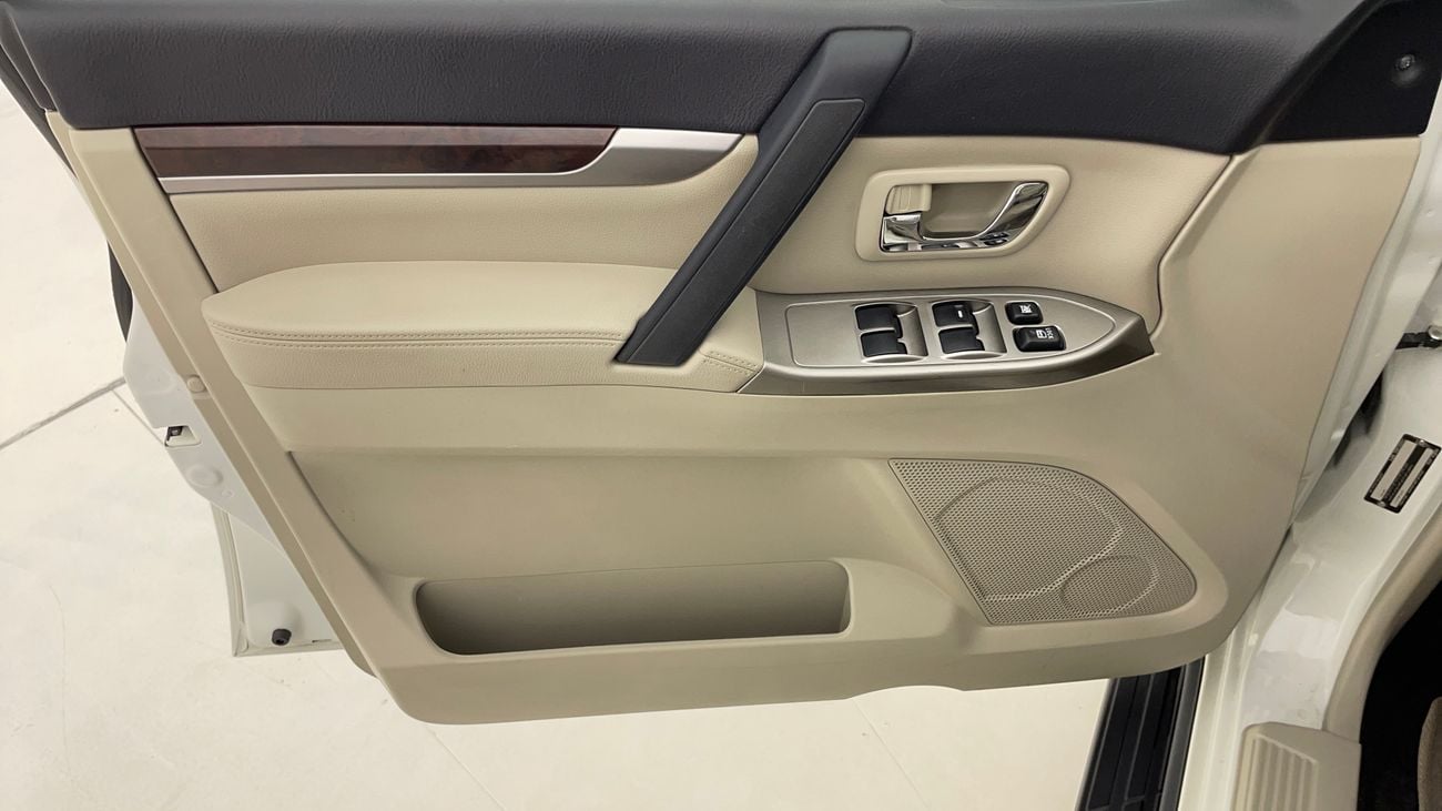 ميتسوبيشي باجيرو GLS MIDLINE 3 | بدون دفعة مقدمة | اختبار القيادة في المنزل