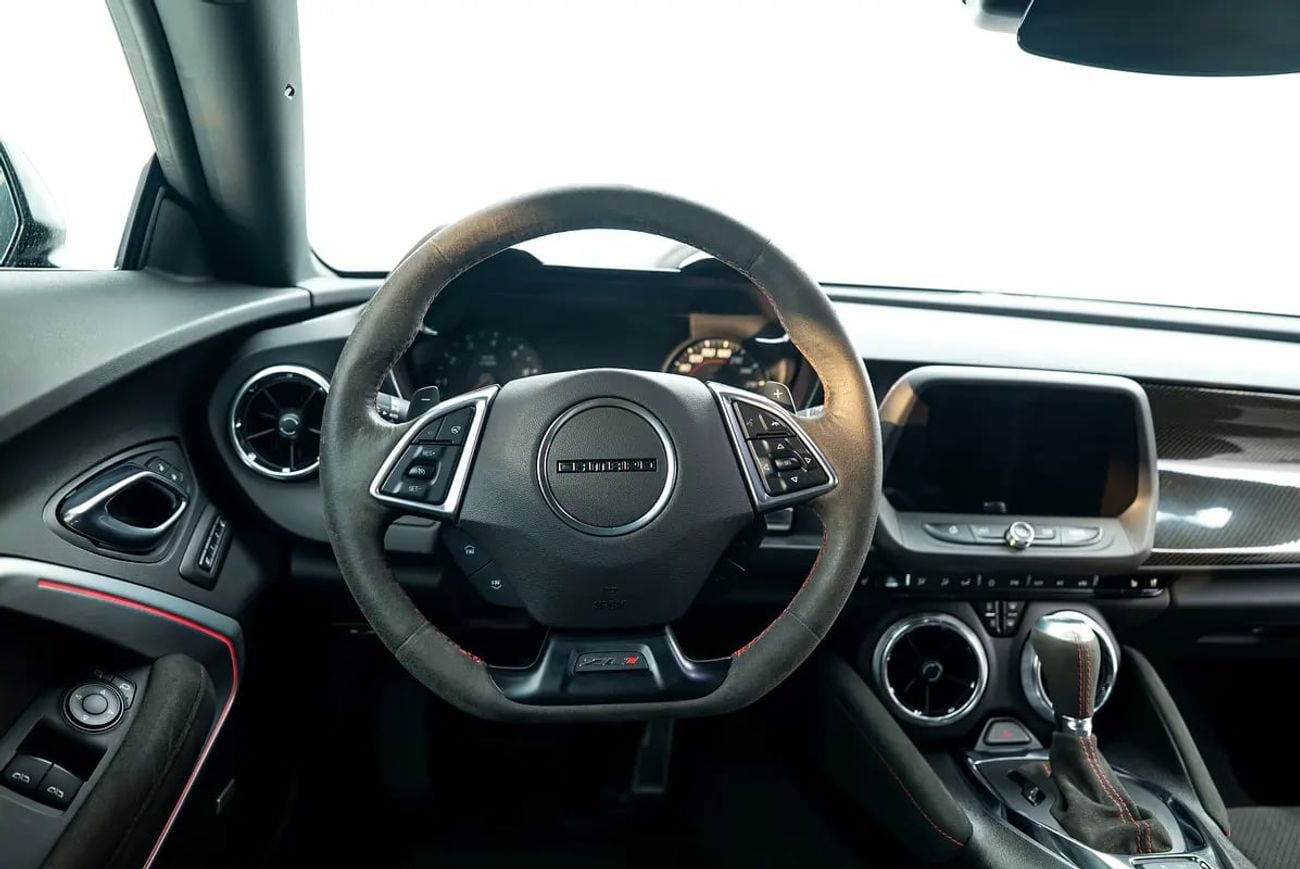 شيفروليه كامارو ZL1 ألياف الكربون 650 HP LT4 V8 | ZL1 1LE TRACK PACKAGE | 6-SPEED MANUAL