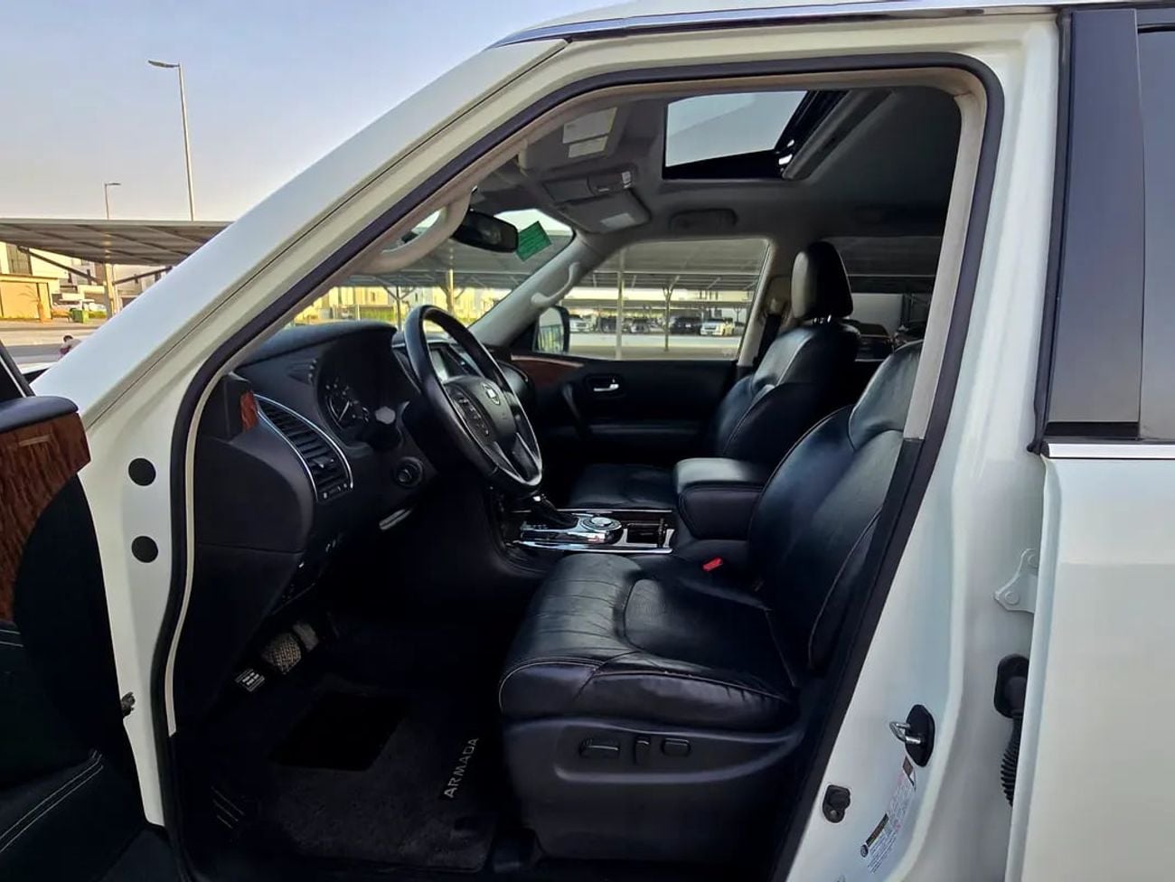 Nissan Armada SL - American Specs - Excellent Condition