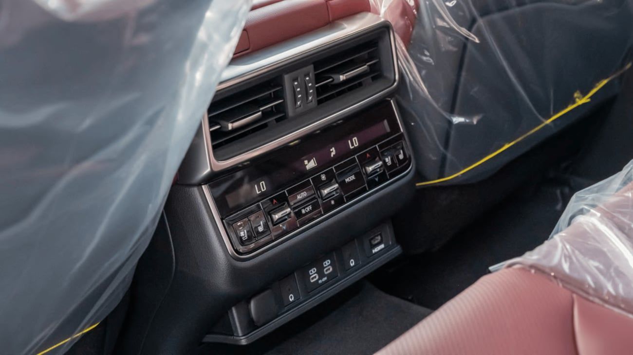 Lexus LX 500 SIGNATURE - 3.3L Diesel - 304 hp - Euro4 - 7 seats - 2026 3.3L Dsl - 7 seats - Mark Levinson - 25 Speakers - 2026