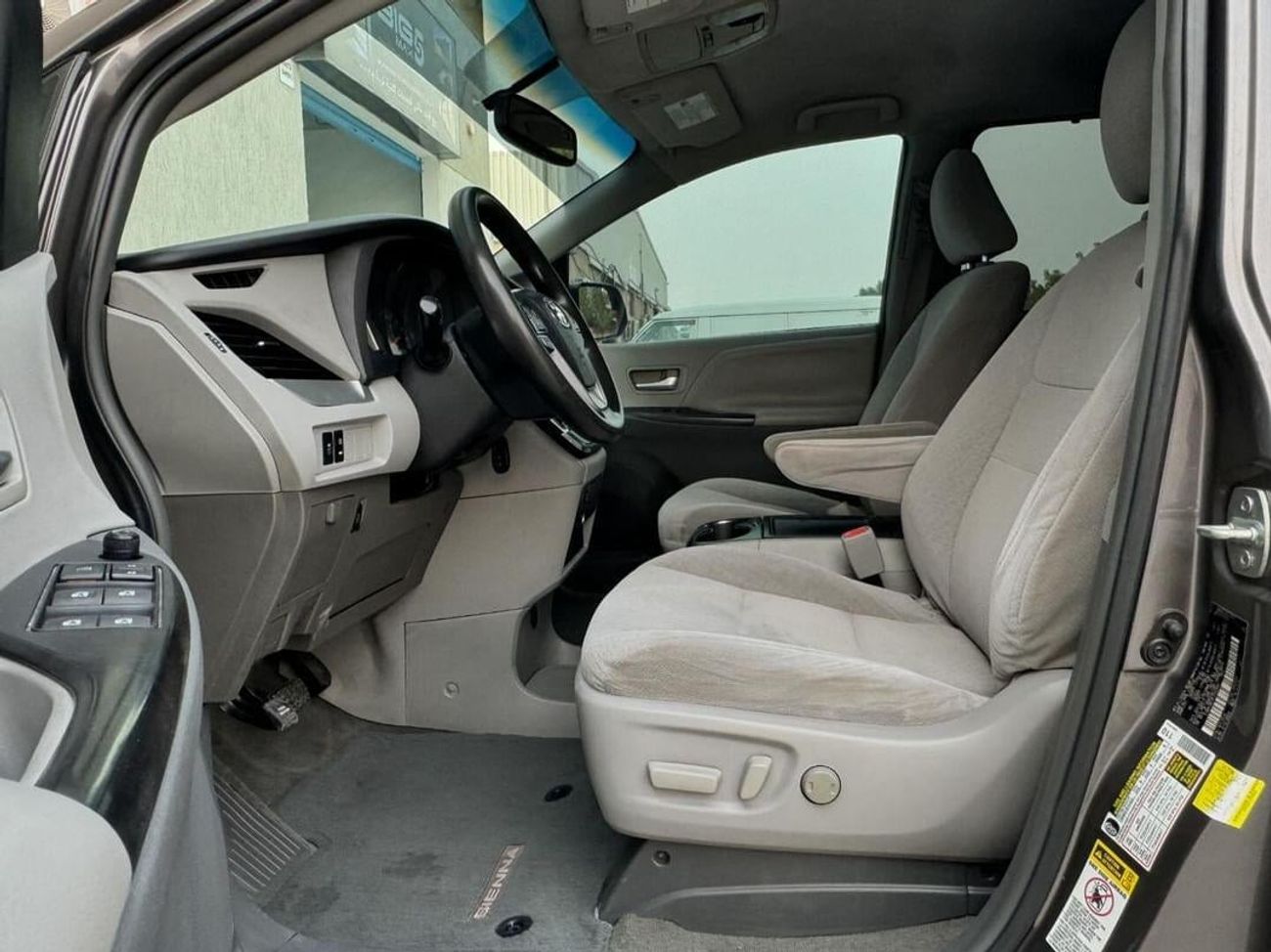 تويوتا سيينا تويوتا سيينا LE وارد 2015