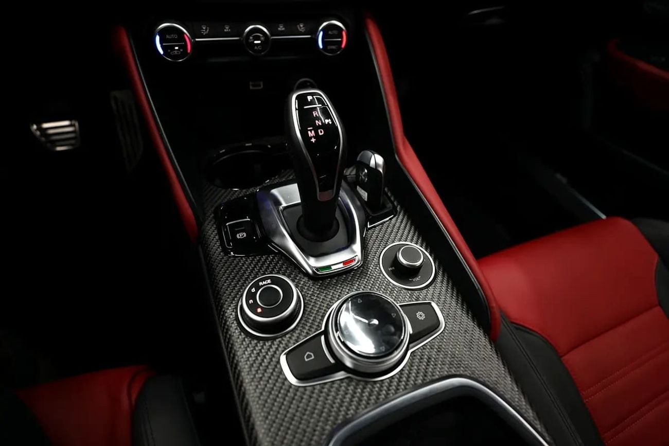 ألفا روميو جوليا Alfa Romeo Giulia Quadrifoglio | GCC Specs | Brand New Luxury SUV