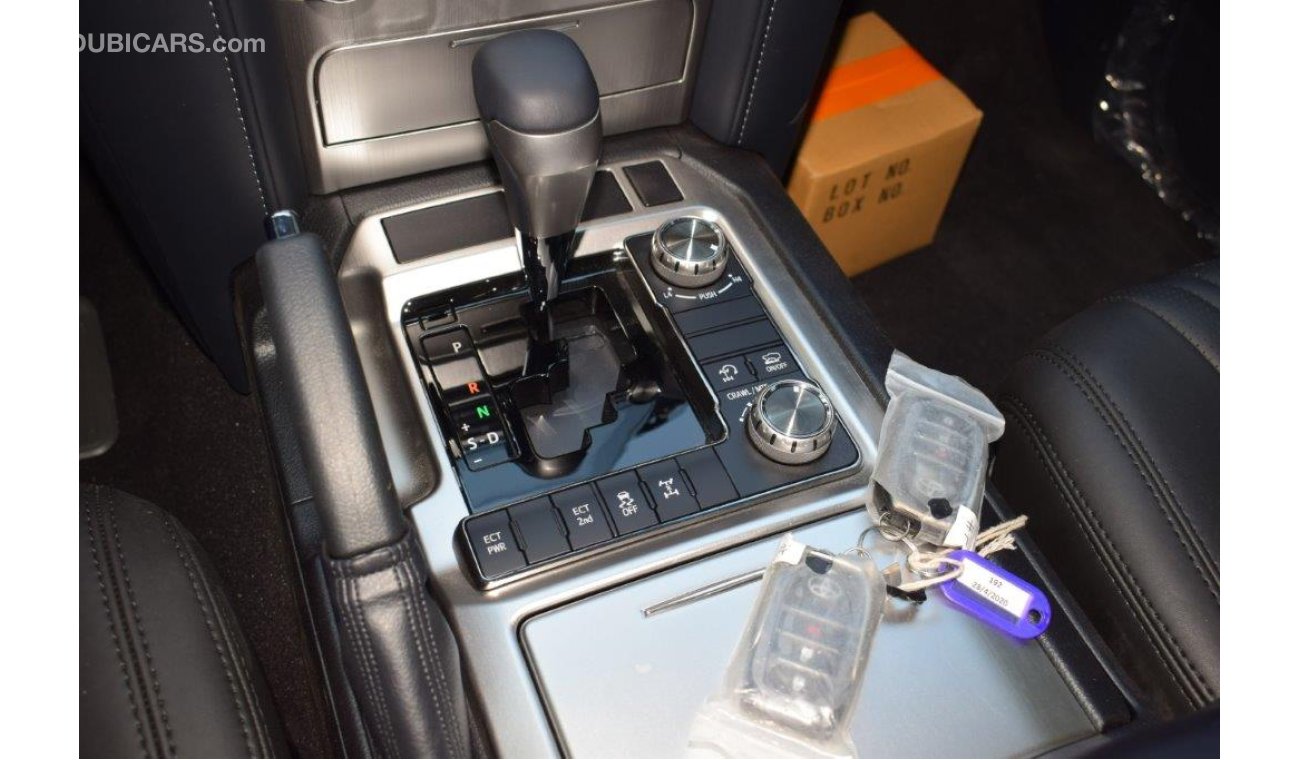 تويوتا لاند كروزر 200 VXR SUV V8 5.7L PETROL AT BLACK EDITION