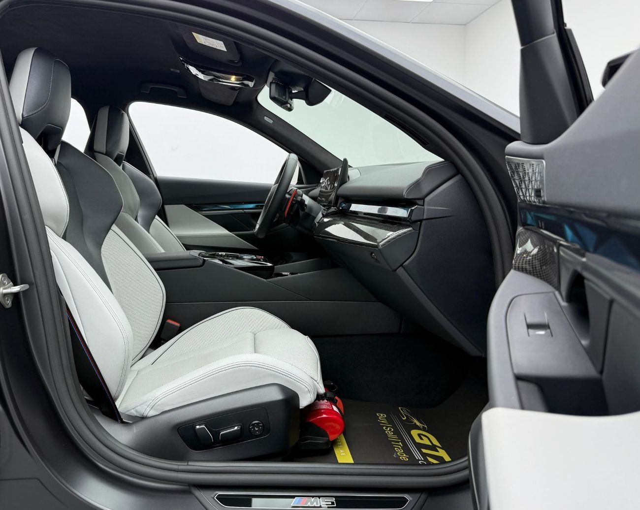 BMW M5  2025 BMW M5 Competition, 2030 BMW Warranty + Service Pack, Low Km, Excellent Condition, GCC