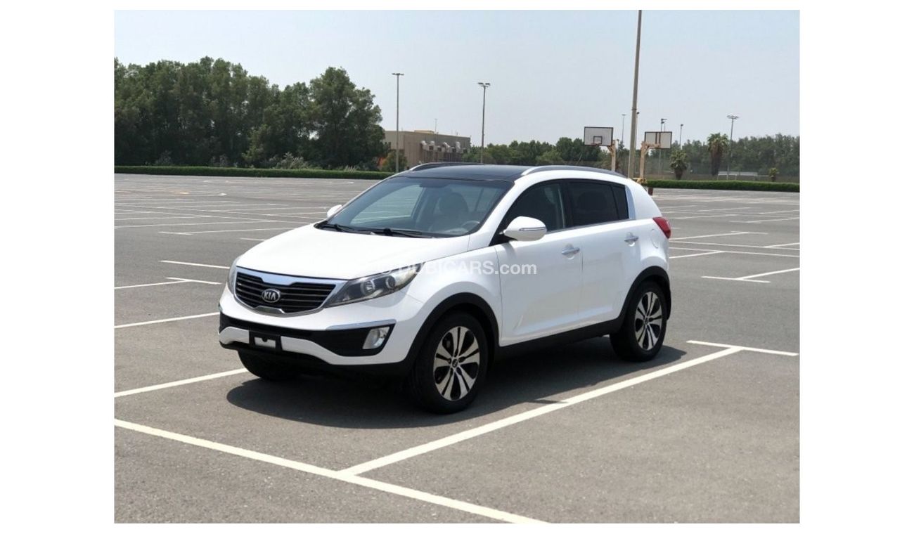 Kia Sportage MODEL 2013 GCC CAR PERFECT CONDITION INSIDE AND OUTSIDE FULL PANORAMIC ROOF