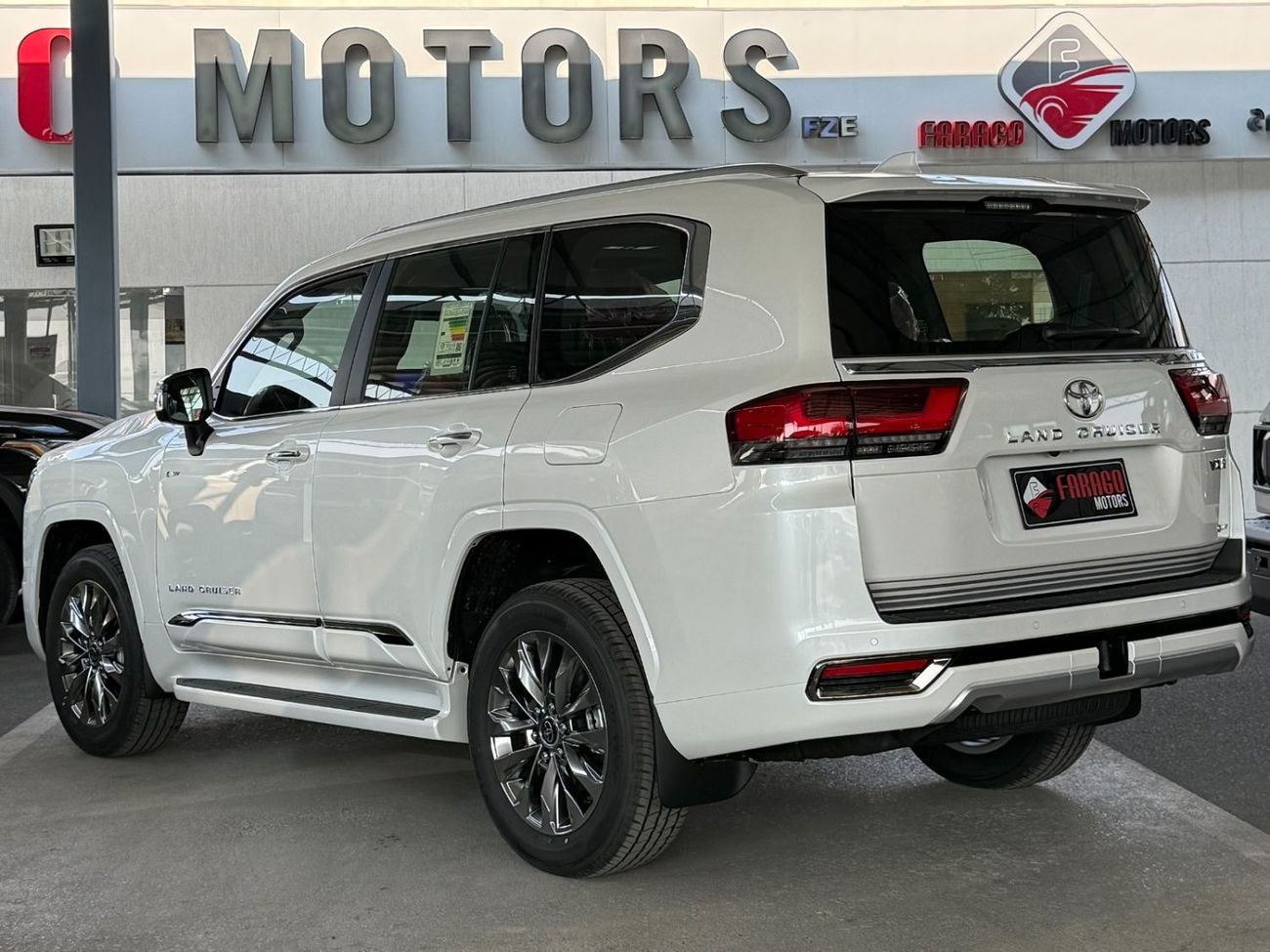 Toyota Land Cruiser 2026 TOYOTA LAND CRUISER 300 VXR 3.5 HYBRID HEV **EXPORT ONLY**التصدير فقط خارج الخليج***