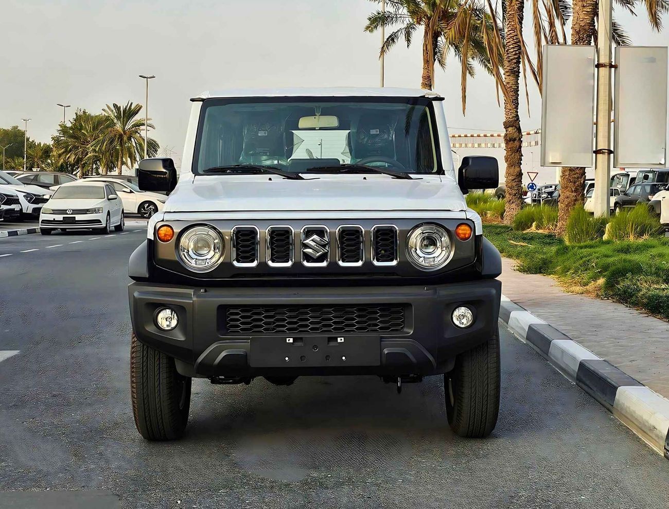 سوزوكي جيمني GLX / ALL GRIP OF ROAD / 1.5L V4 / A/T /  9" DISPLAY / 4X4 (CODE # 68007)