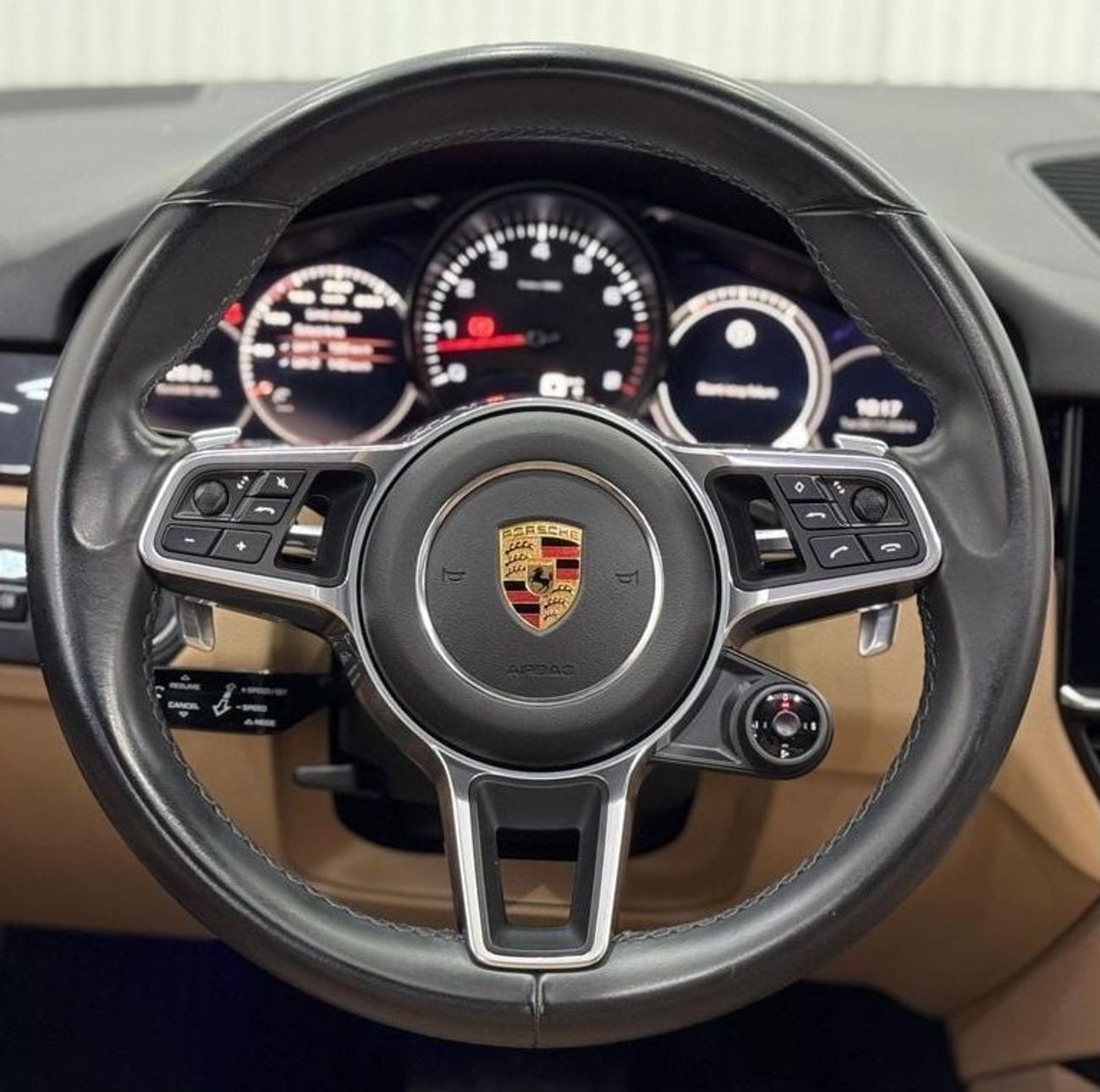 Porsche Cayenne Std 3.0L (335 HP) 2018 Porsche Cayenne, Warranty, Full Service History, Excellent Condition, GCC