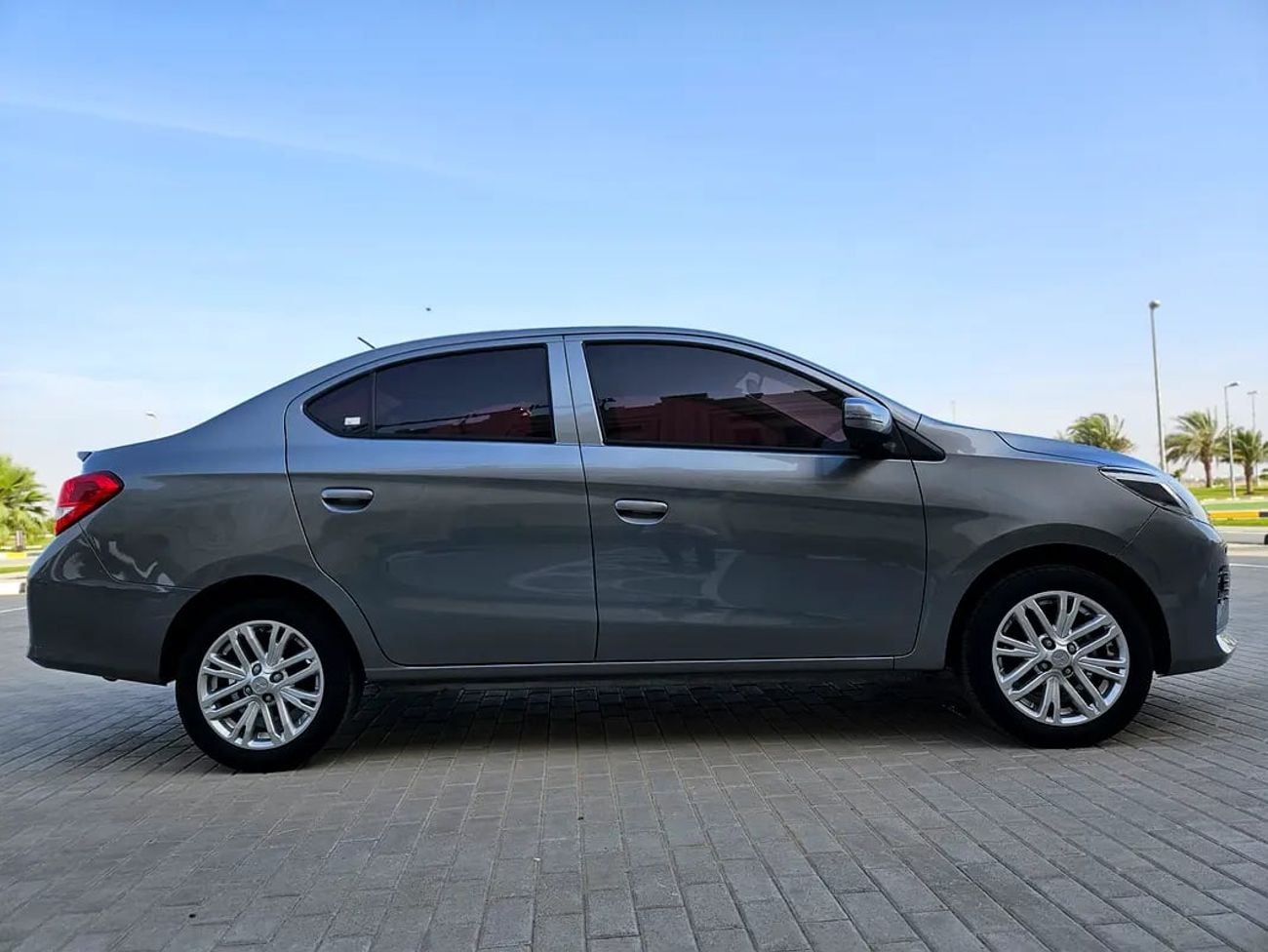ميتسوبيشي اتراج GLX GCC Premium Condition With Low KM Perfect Inside Out