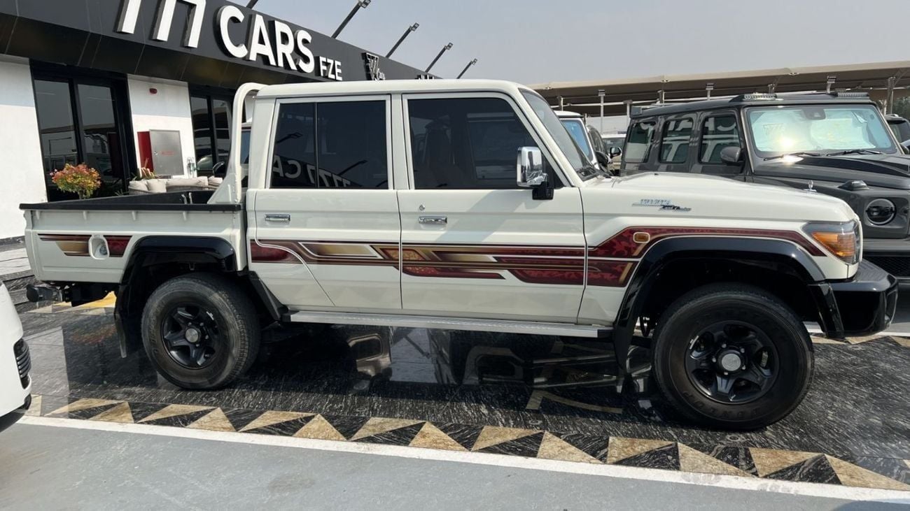 تويوتا لاند كروزر بيك آب 4.0L Double Cab