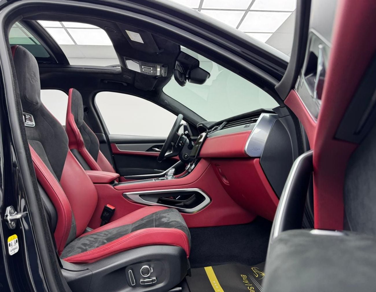 Jaguar F Pace SVR 5.0L 2023 Jaguar F-Pace SVR, Jaguar Warranty+Service Contract+Full Service History, GCC