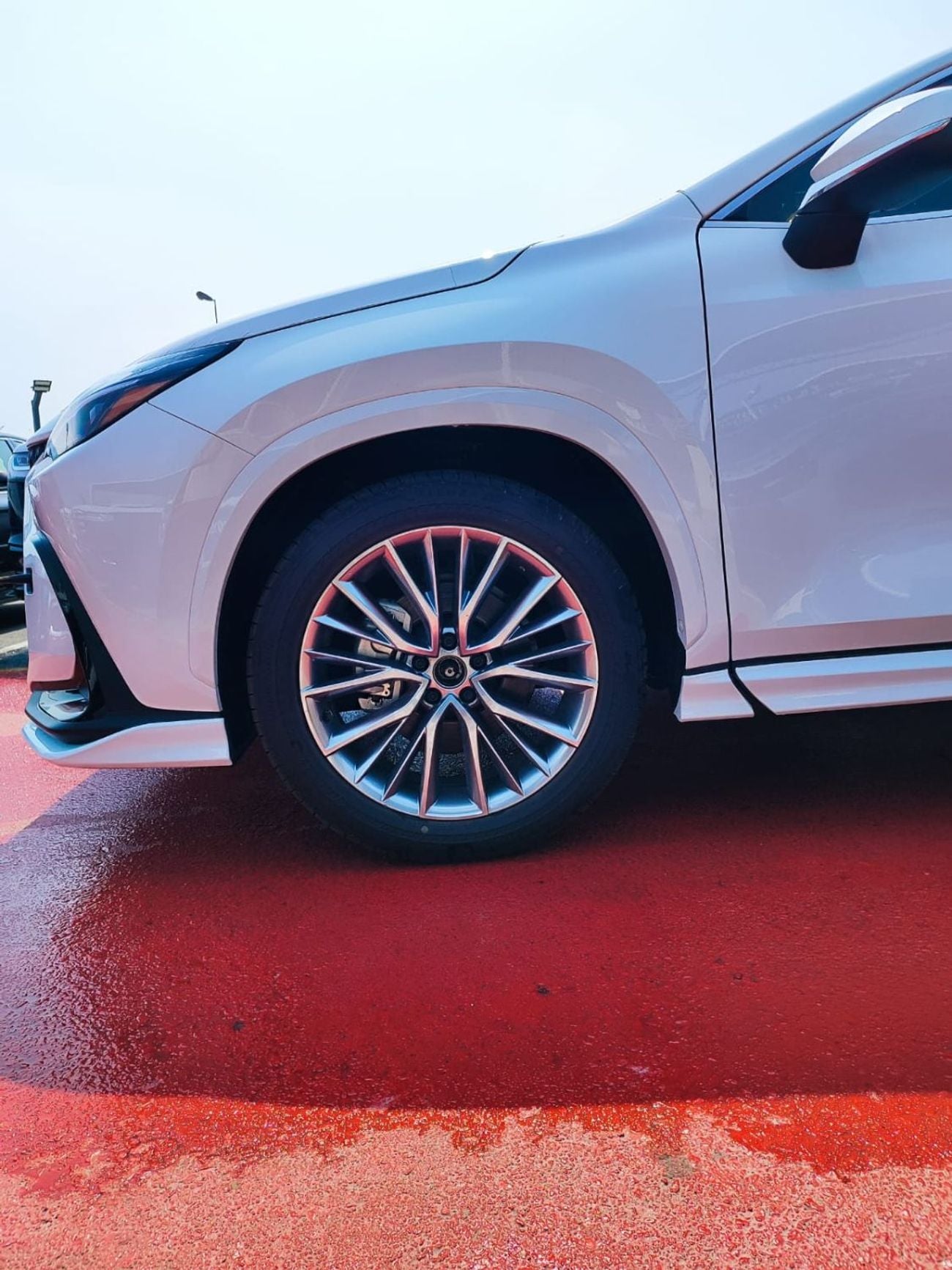 لكزس NX350 بريمير لكزس NX 350 بنزين 2.4 أوتوماتيك مع فتحة سقف | رادار | نظام مراقبة النقطة العمياء | صندوق خلفي كهربائ