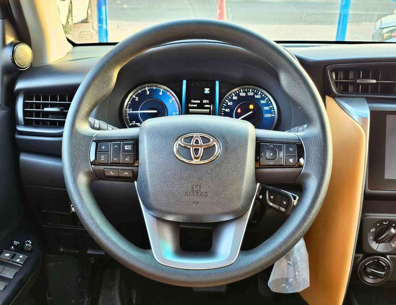 تويوتا فورتونر 2.4L V4 DIESEL / MANUAL A.C / DIFF LOCK / OVER FENDER / FOG LAMPS / CHROME HANDLE /CODE#FD24B