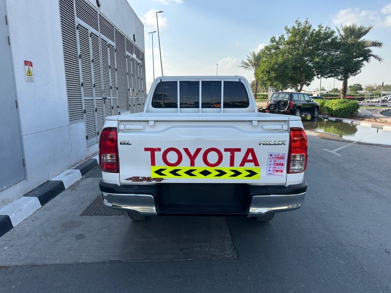 تويوتا هيلوكس GLX 2.7L Double Cab Utility 4WD A/T