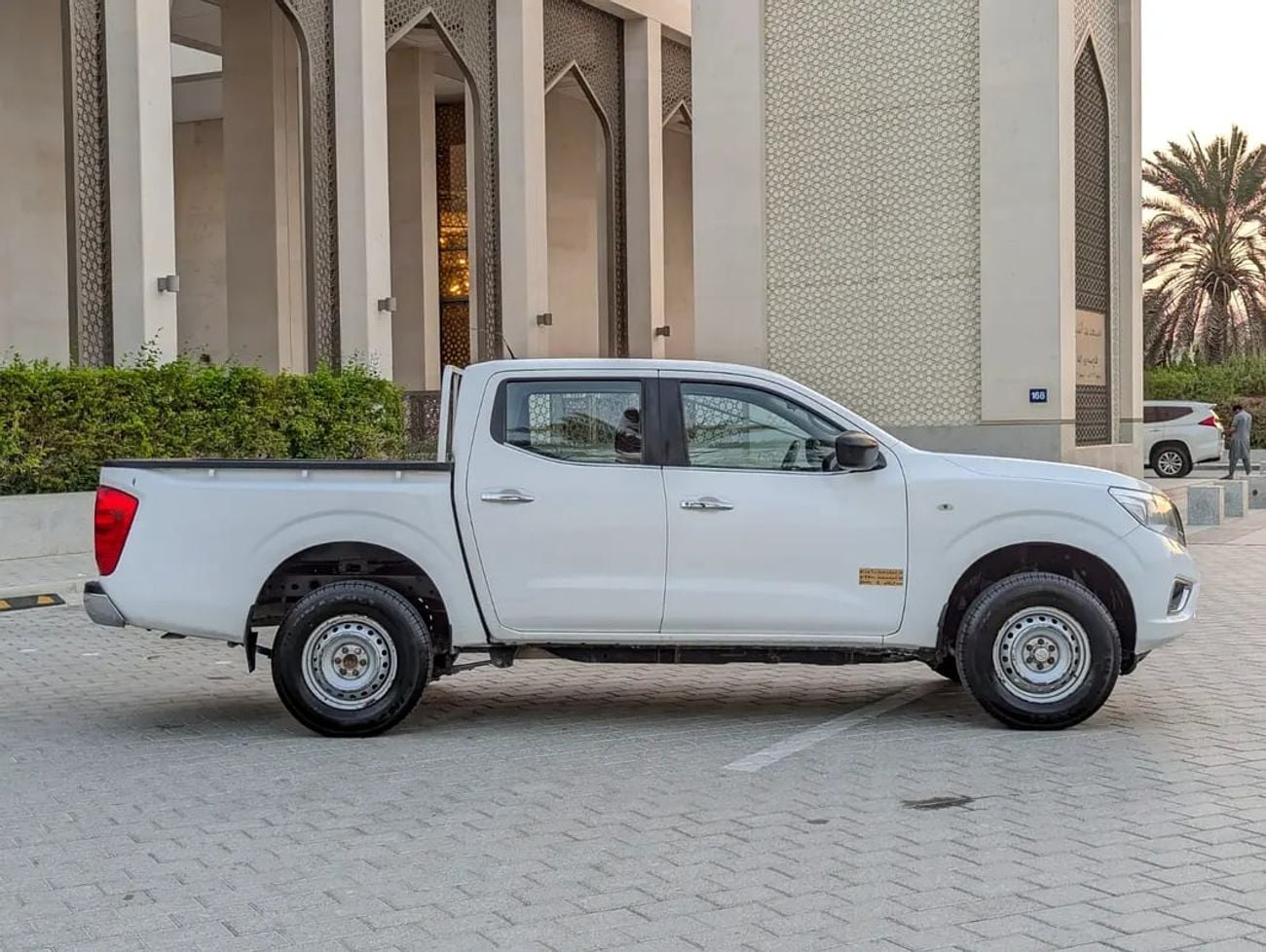 Nissan Navara GCC 4X4 V4 2.5L AUTOMATIC LOW MILEAGE IN EXCELLENT CONDITION