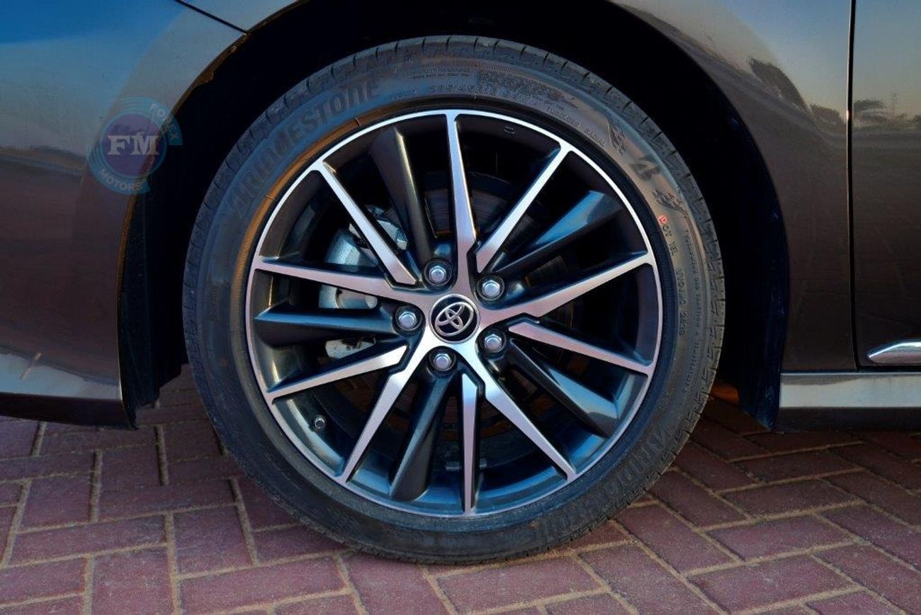 Toyota Camry GLE Hybrid