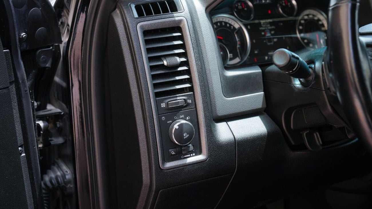 دودج RAM Dodge Ram 1500 SLT
