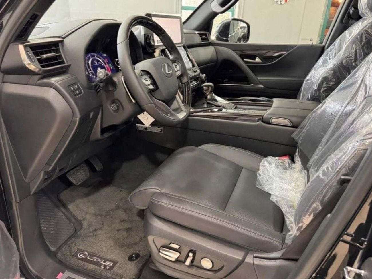 Lexus LX600 SIGNATURE