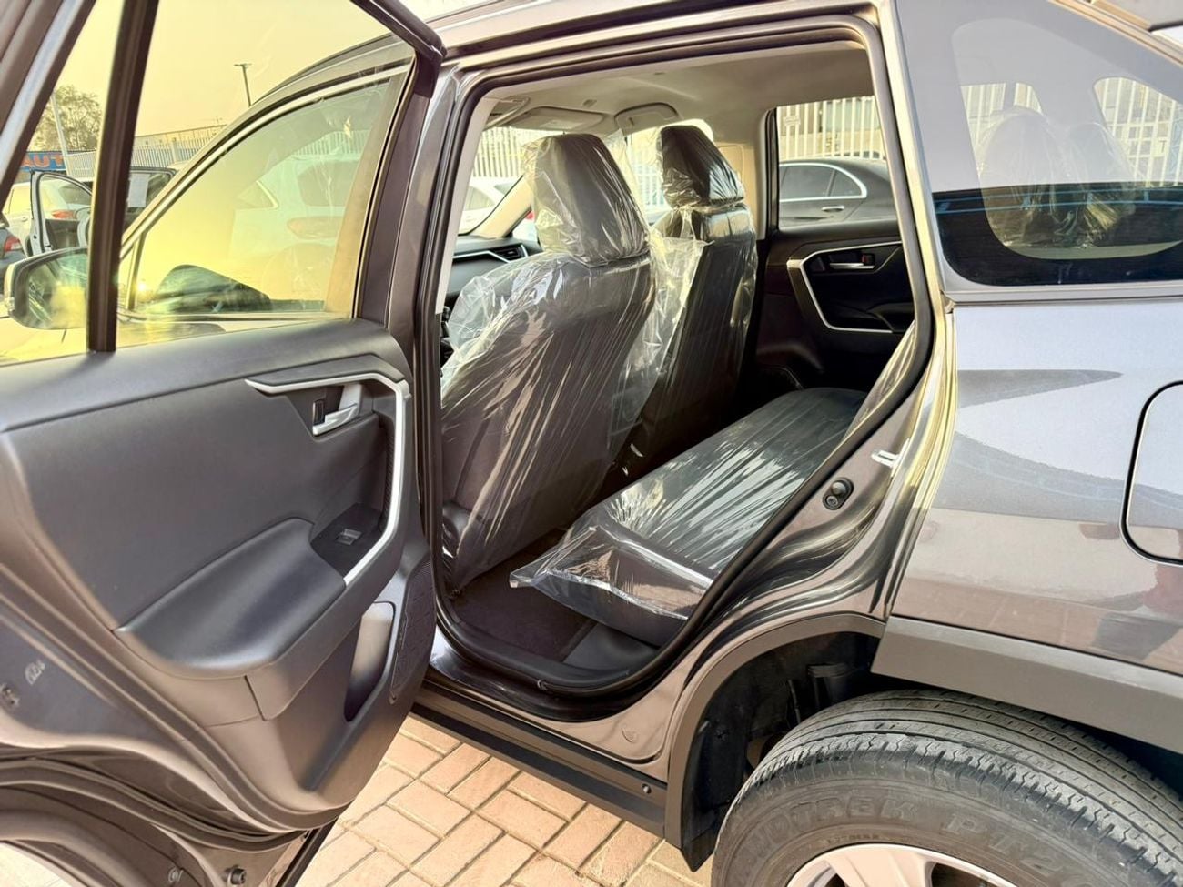 Toyota RAV4 2023 Toyota Rav4 XLE Gray Newly arrived Push Strat Run & Drive