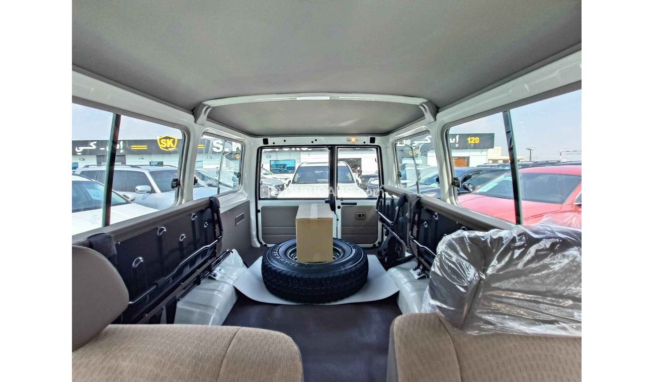 Toyota Land Cruiser 70 LC78 / V8 / 4.5L DIESEL / 9 STR /  SNORKEL / FRONT BUMPER NEW DESIGN PAINTED / 4WD (CODE # 5619)