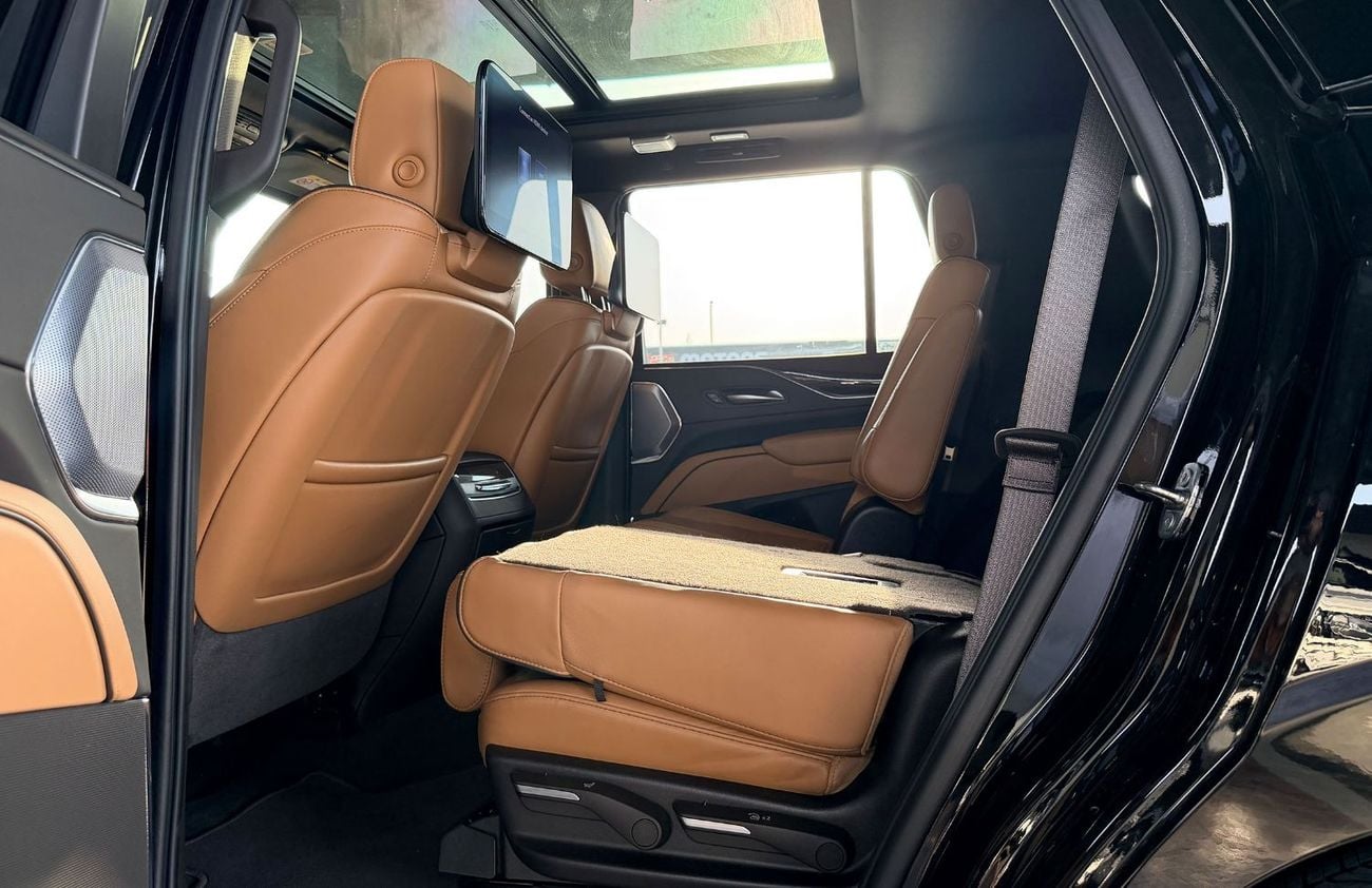 Cadillac Escalade SPORT PLATINUM Guarantee and service contract from al Ghandi till 2029