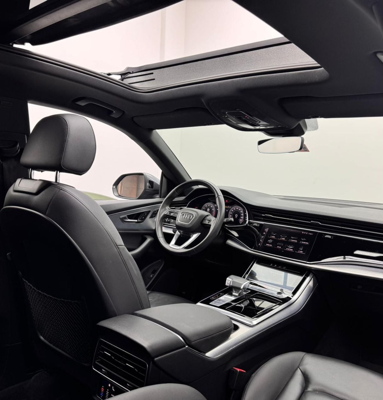 Audi Q8 55 TFSI quattro S-Line 3.0L (340 HP) 2020 Audi Q8 55TFSI S-Line, Audi Service History, 1 Year Warran