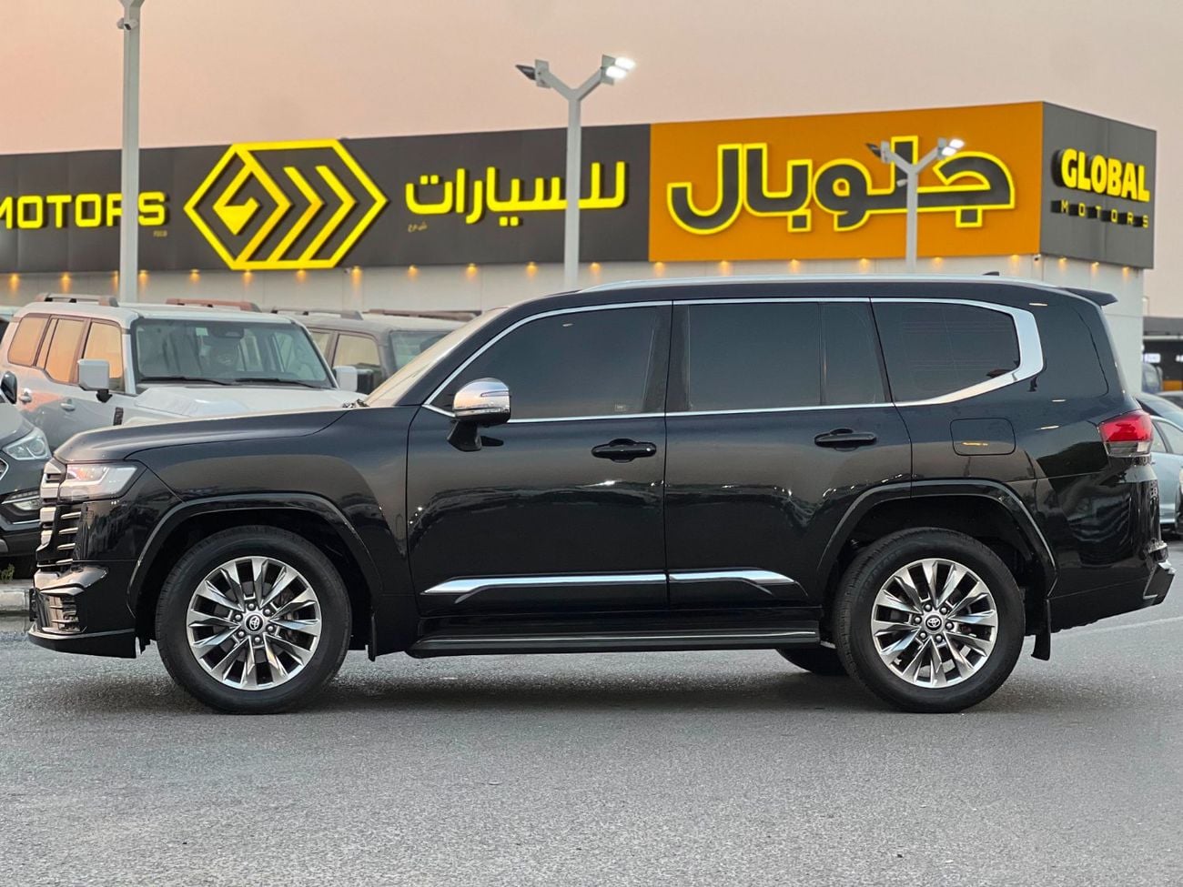تويوتا لاند كروزر GXR 2022MODEL 4.0L v6 petrol Engine Colour Black push start Transmission Automatic Interior.Begie leathe
