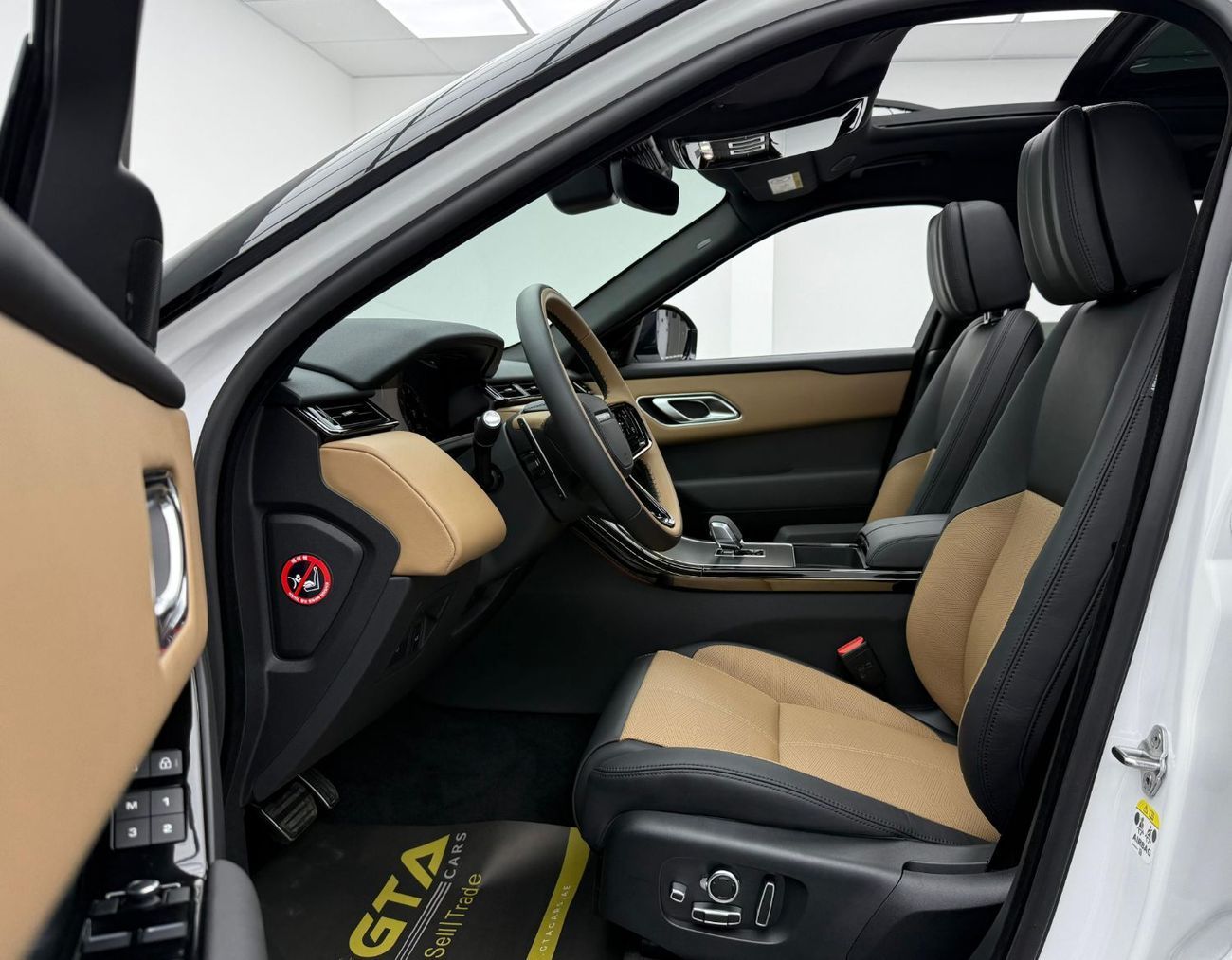 لاند روفر رينج روفر فيلار 2024 Range Rover Velar HSE P400, Warranty, Very Low Km, Fully Loaded, Excellent Condition, Korean