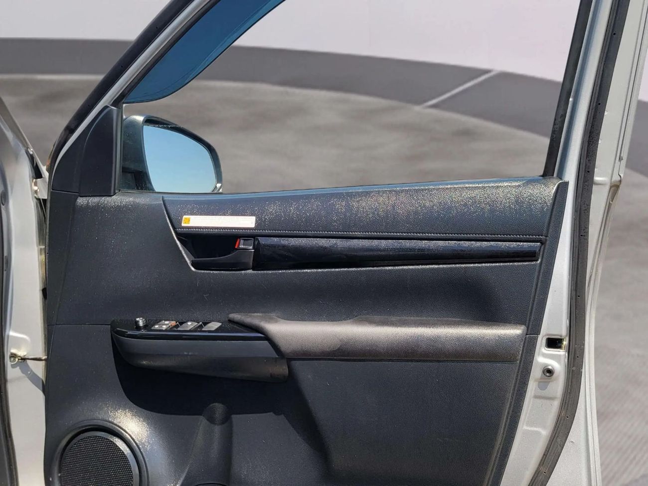 تويوتا هيلوكس 4x4 Diesel 2.8L Right hand Drive (Export Only)