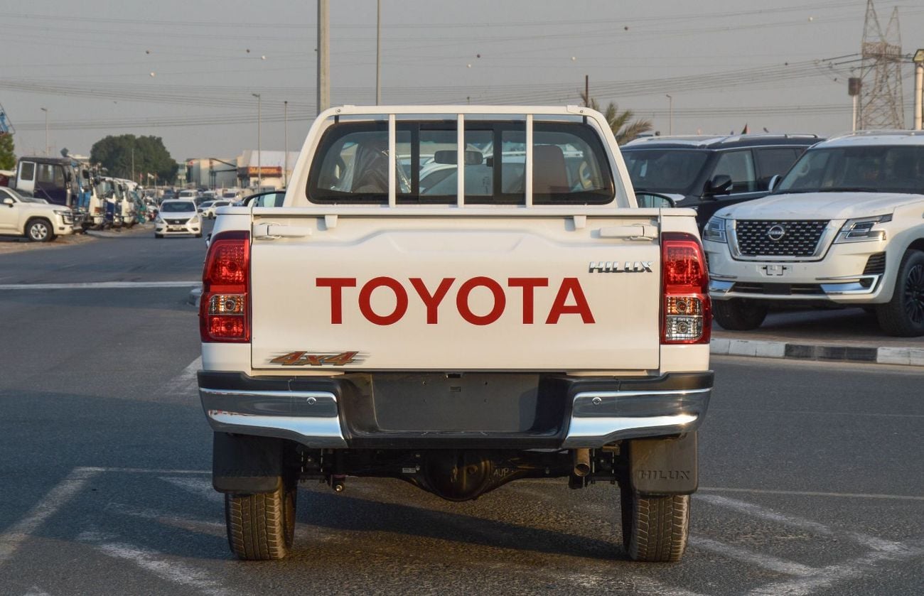 تويوتا هيلوكس 2.7L 4WD PETROL MT SC 2026