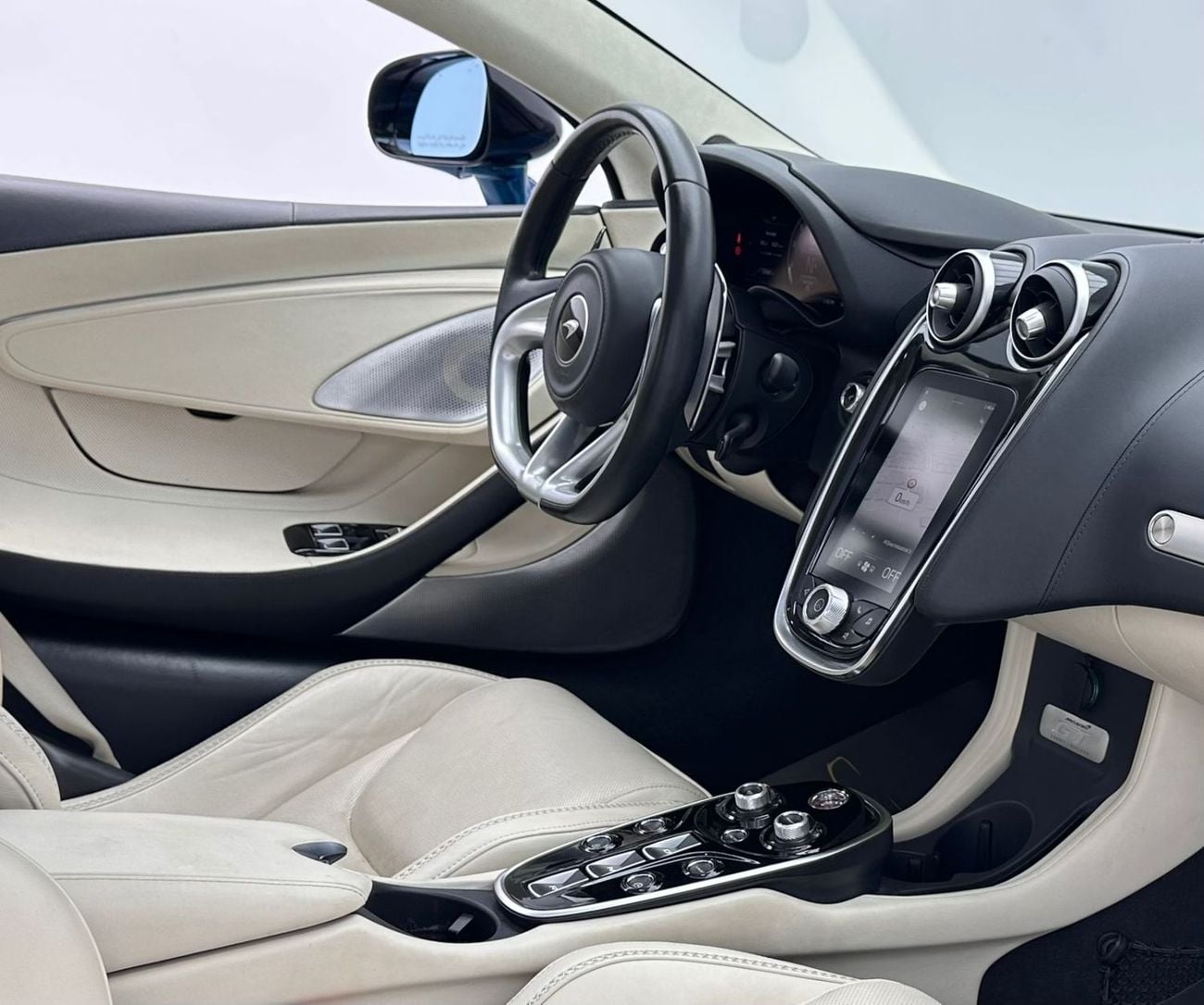 McLaren GT 2023 McLaren GT, 02/2027 McLaren Warranty + Service Contract, McLaren Full Service History, GCC