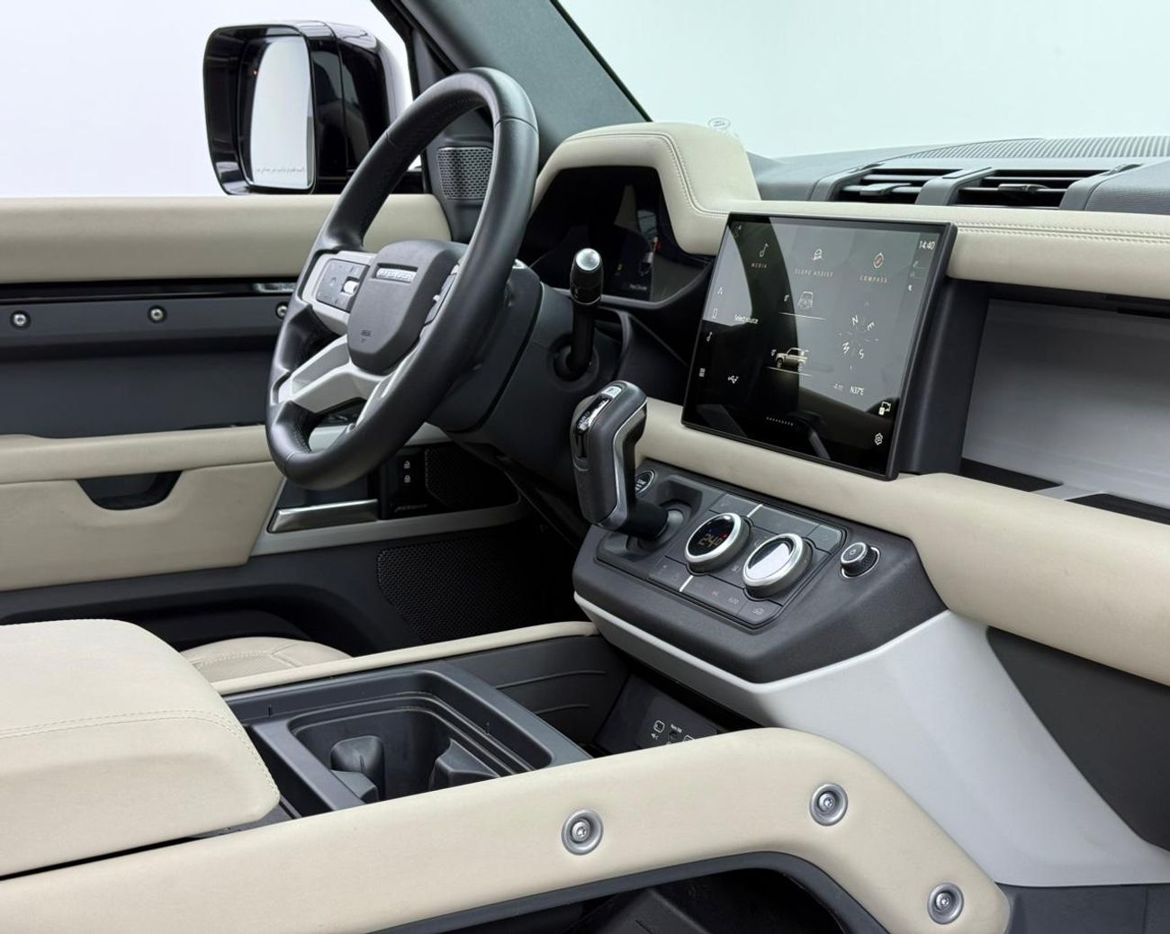 لاند روفر ديفندر P300 110 SE 2.0L (5 Seater) 2024 Land Rover Defender 110 SE P300, 2029 LR Warranty, Full LR Service 