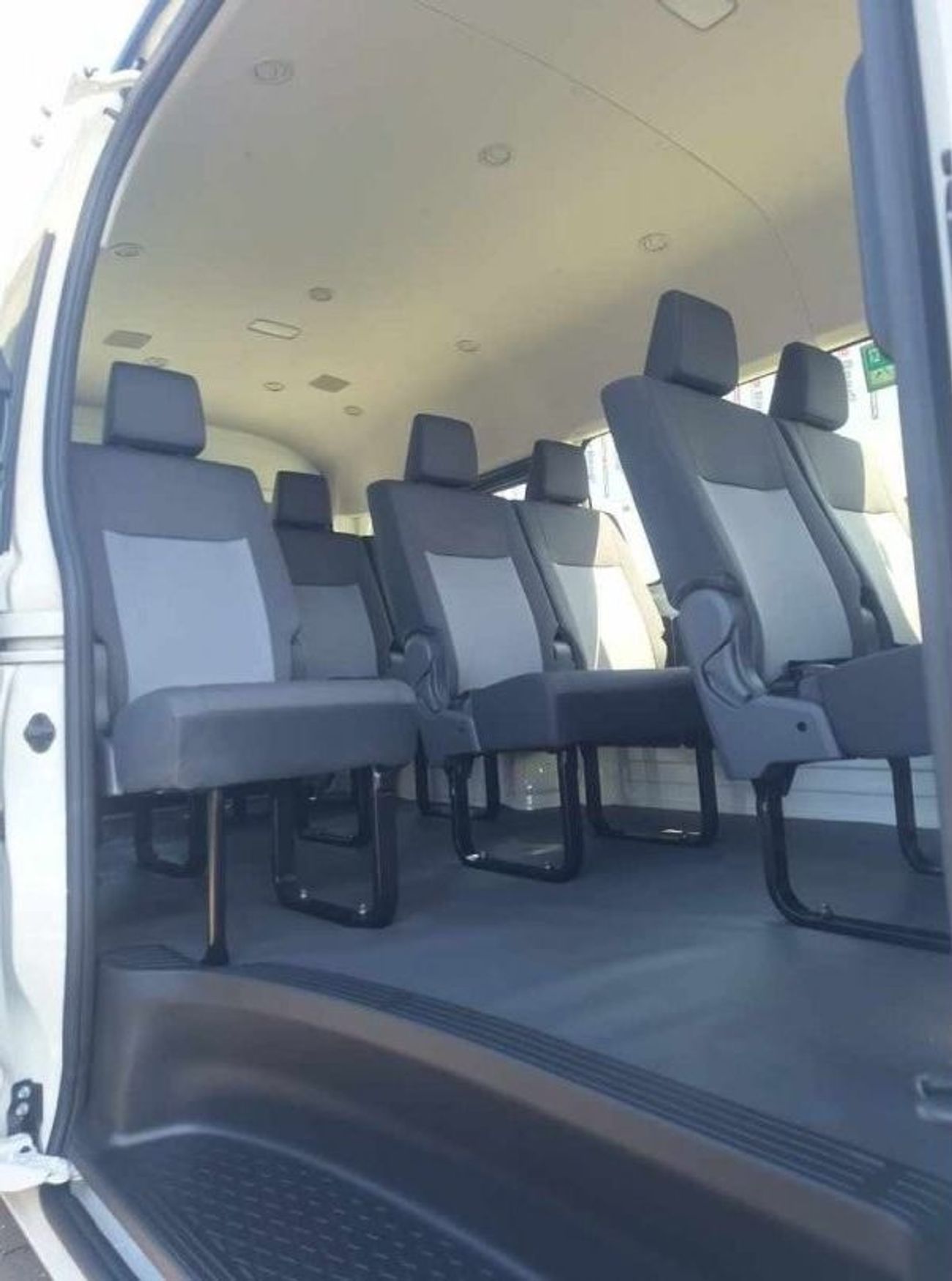 تويوتا هاياس 3.5 L , 13 seats , manual