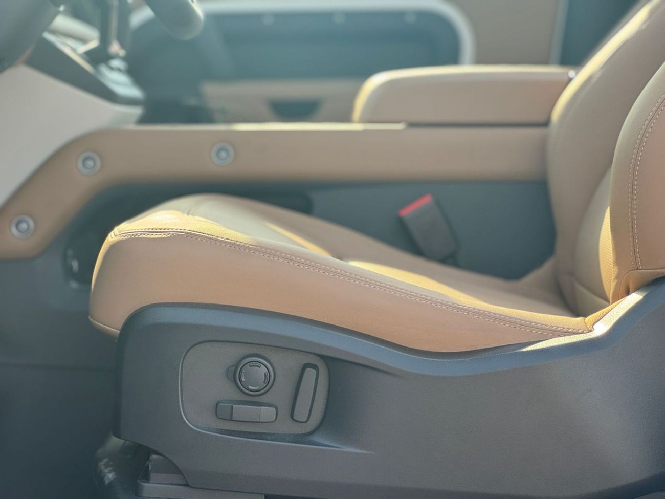 Land Rover Defender P400 90 SE 3.0L (5 Seater)