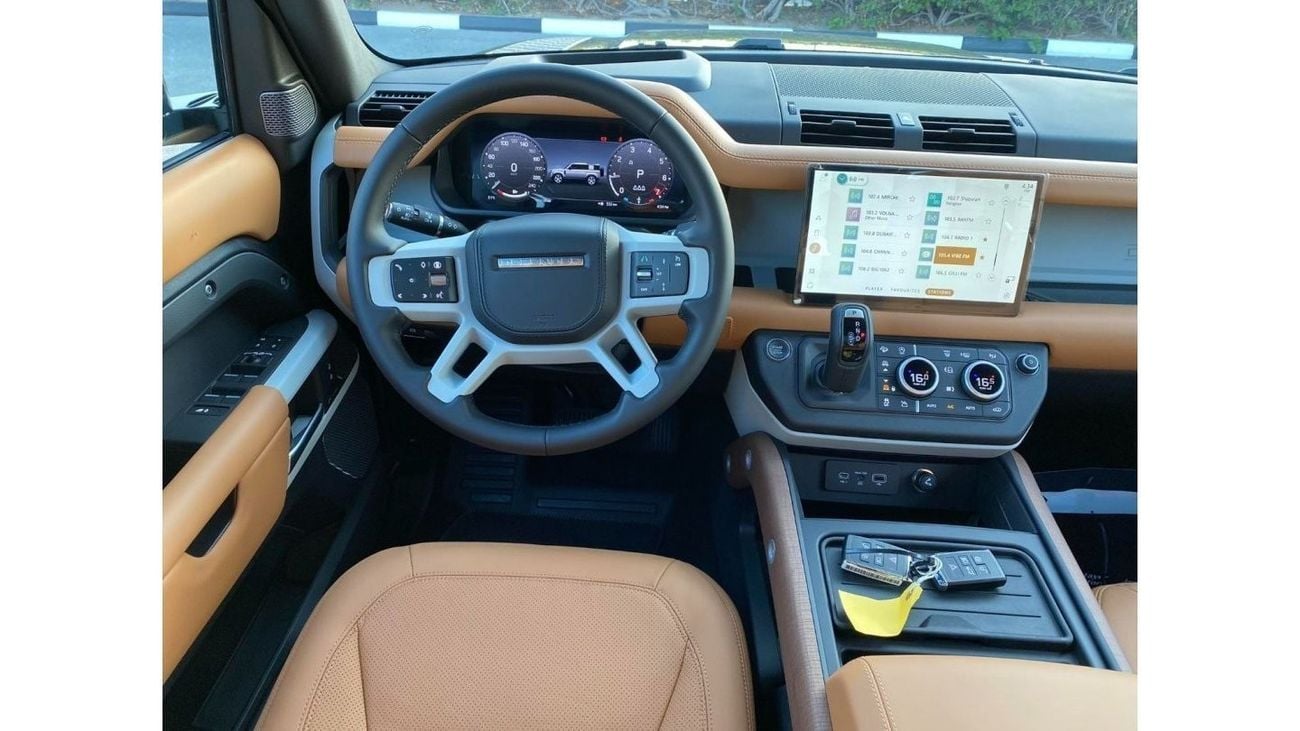 Land Rover Defender GCC SPEC UNDER WARRANTY AND SERVICE