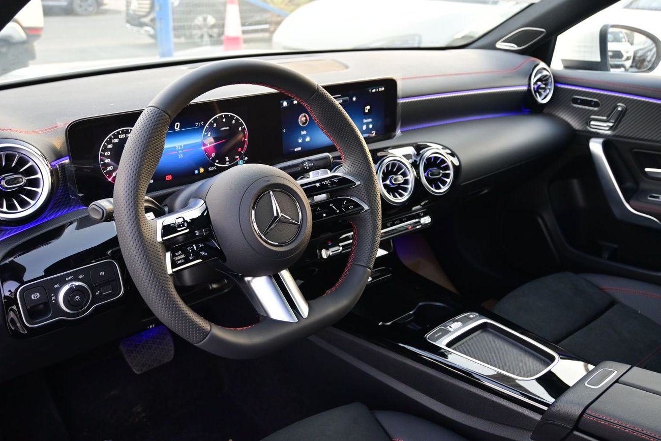مرسيدس بنز A 200 Mercedes-Benz A200L 1.3L Turbo Petrol, Model 2025 Color White