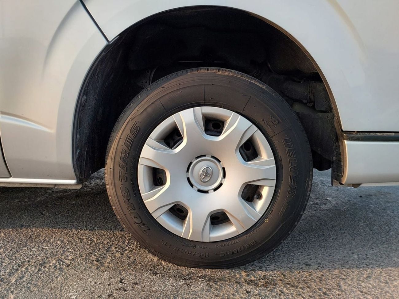 Toyota Hiace TOYOTA HIACE VAN RHD 2019 MODEL 2.8 L DIESEL AUTOMATIC(PM22503)