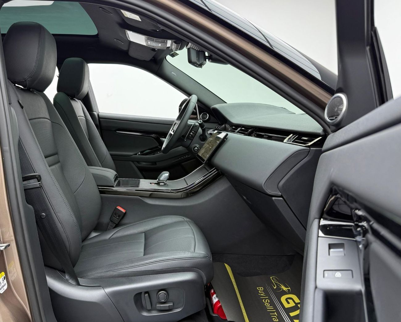 لاند روفر رانج روفر إيفوك Dynamic SE P200 2.0L 2024 Range Rover Evoque P200 Dynamic SE, 2029 RR Warranty + Service Pack, Very