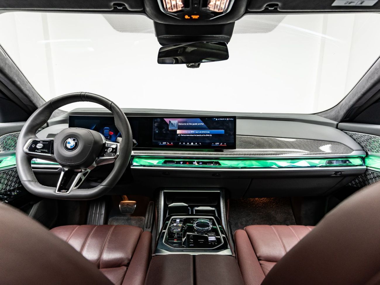 بي أم دبليو 760Li 2024 BMW 760Li, 4.4 V8, 4WD, 536bhp, 8 Speed Automatic