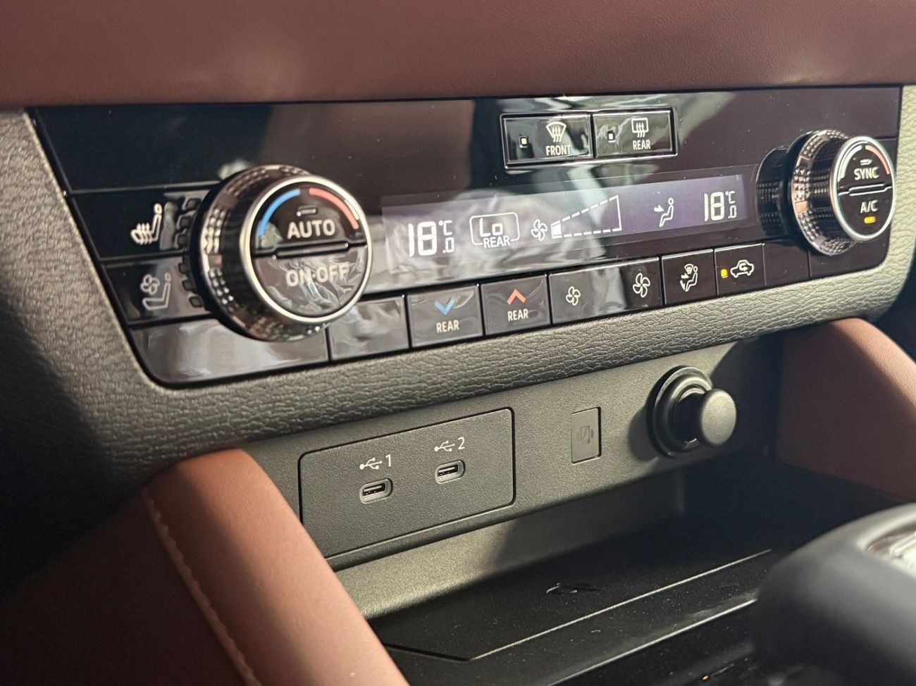 ميتسوبيشي آوتلاندر OUTLANDER 2.5 P-LINE 4WD **EXPORT ONLY**التصدير فقط خارج الخليج**