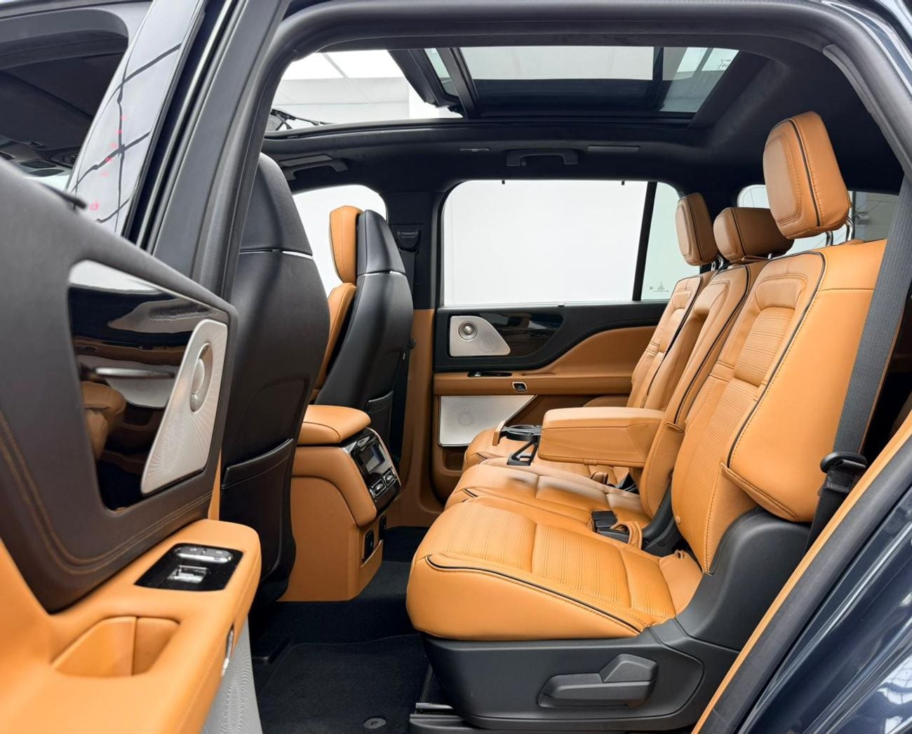 لينكولن أفياتور RESERVE 2021 Lincoln Aviator Reserve, 2026 Lincoln Warranty + Service Pack, Very Low Km, Fully Loaded, GCC