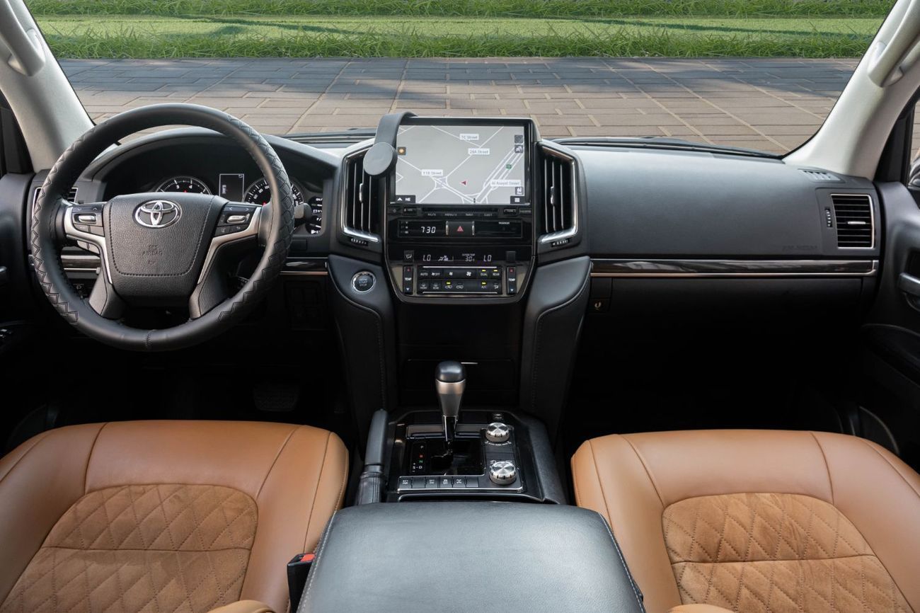 Toyota Land Cruiser GXR Grand Touring V8 | 4,211 P.M | 0% Downpayment | Immaculate Condition!