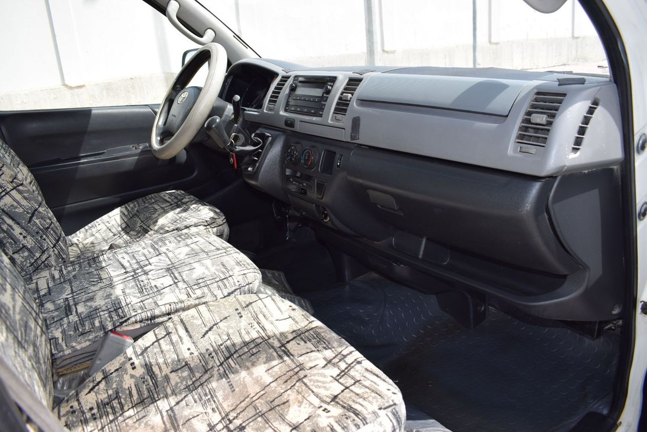 Toyota Hiace Toyota Hiace Std Roof Bus, Model:2009. Excellent condition
