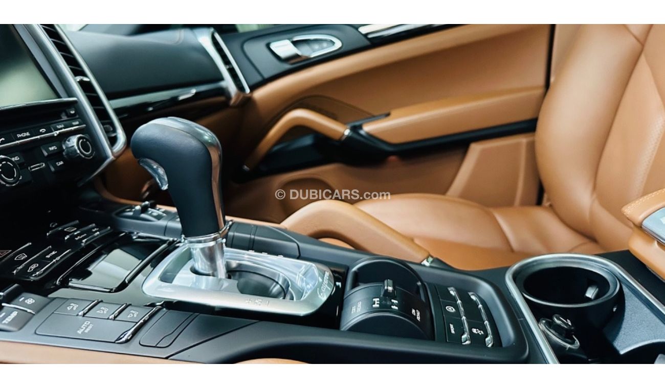 Porsche Cayenne Std GCC .. FSH .. Low Milegea .. Perfect Condition .. Top Range ..  V6.