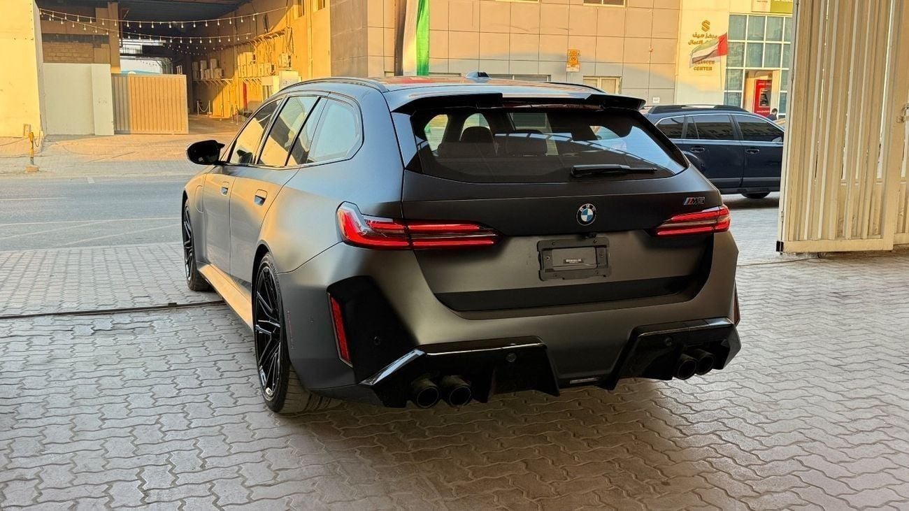 BMW M5 STD ( M5 competition Touring  4.4 L ( 727 HP